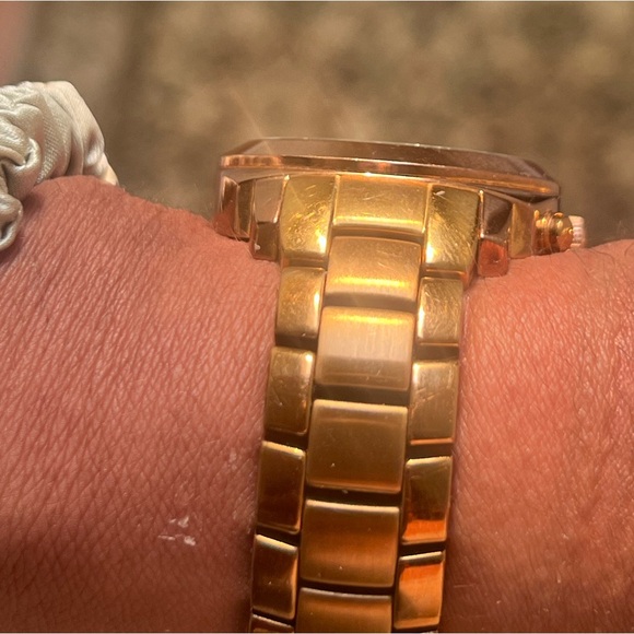 Michael Kors Mother of Pearl Gold Sterling Silver Watch [USED WITH BOX] - Picture 3 of 10